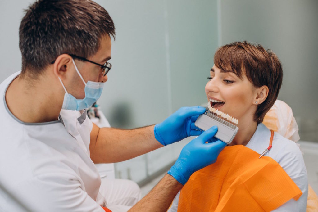 Profesjonalne wybielanie zębów w Poznaniu to skuteczna metoda, która pozwala na odnowienie naturalnej bieli naszych zębów
