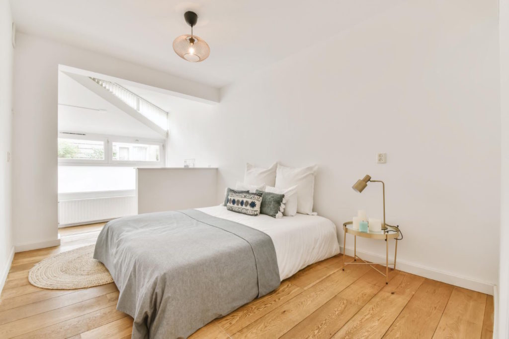 Wielowarstwowe podłogi drewniane to nie tylko piękne, ale również funkcjonalne rozwiązanie do wnętrz