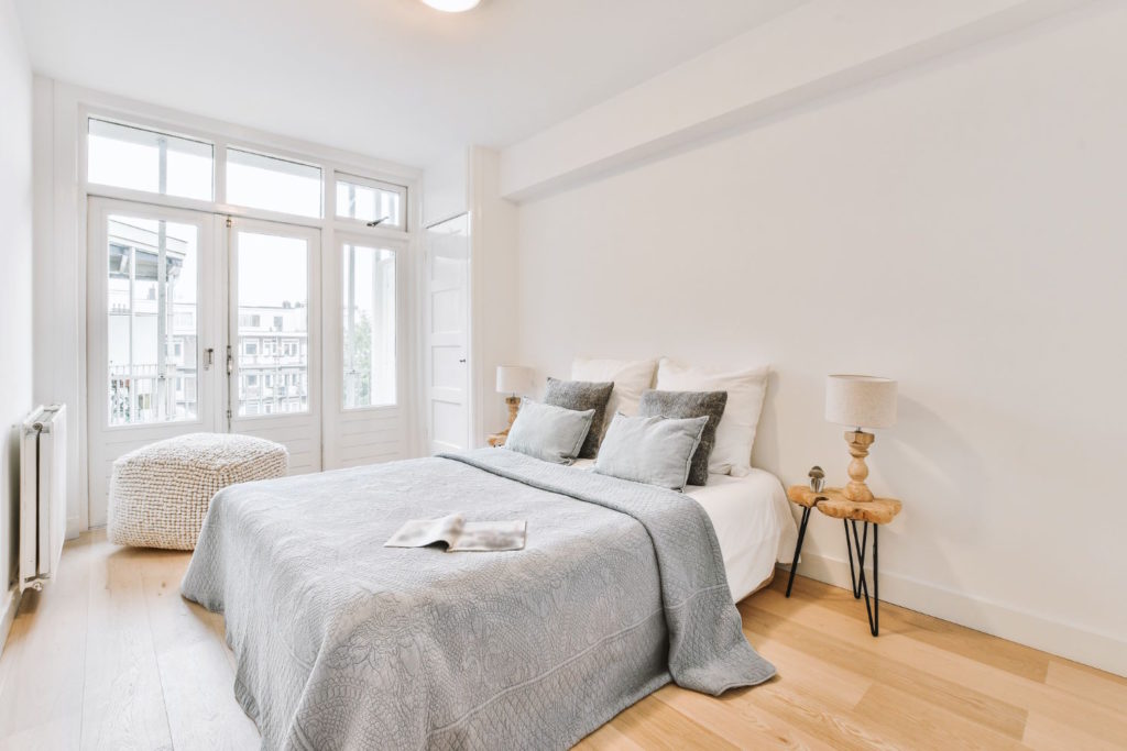 Wielowarstwowe podłogi drewniane to nie tylko piękne, ale również funkcjonalne rozwiązanie do wnętrz