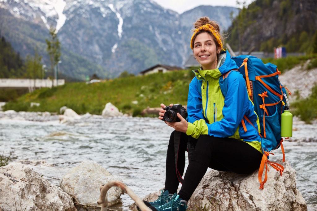 Wędrowanie po górach jest pasją wielu osób, które cenią sobie piękno przyrody i aktywny tryb życia.