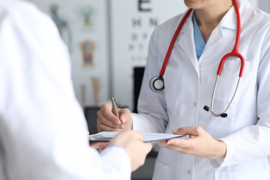 Wybór najlepszej polisy OC lekarza może być trudnym zadaniem