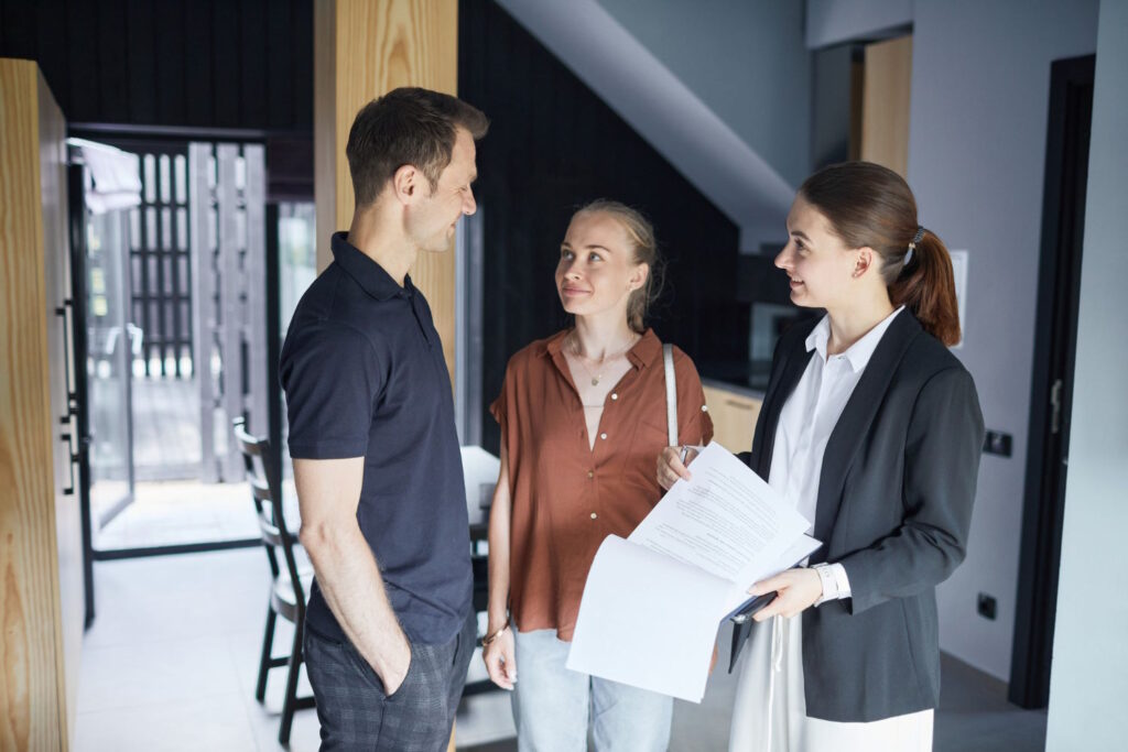 Zawarcie polisy OC jest często wymogiem prawym przy wykonywaniu zawodu pośrednika nieruchomości.