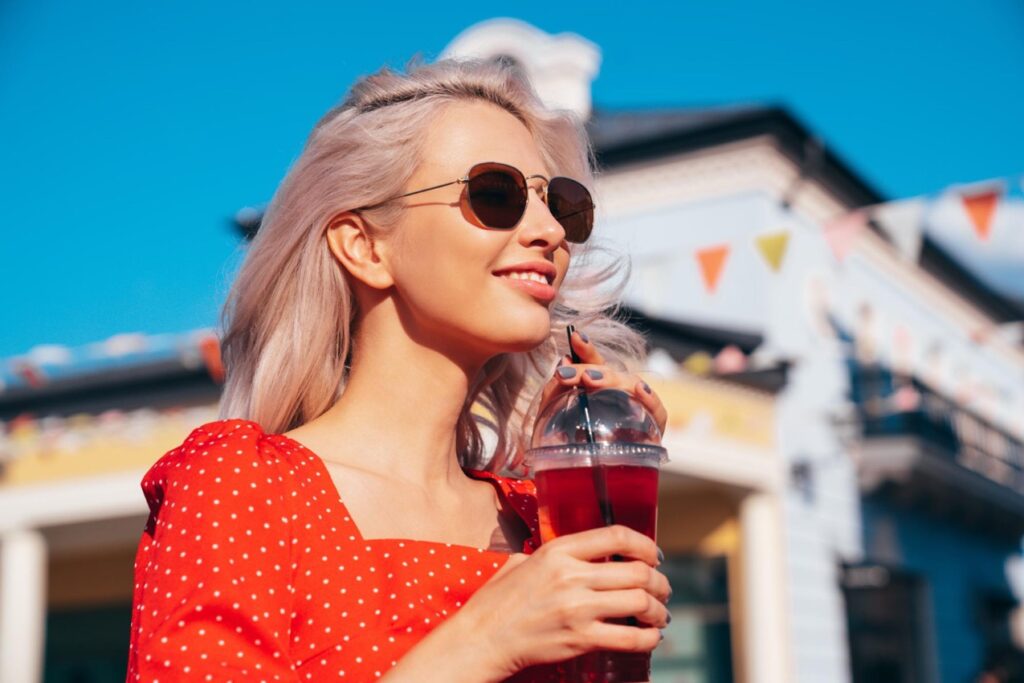 Witajcie w świecie, gdzie moda spotyka się z funkcjonalnością pod promieniami słońca