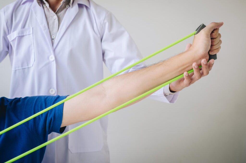 Początki nowoczesnej fizjoterapii można datować na początek XX wieku, kiedy to głównie stosowano masaż i gimnastykę leczniczą