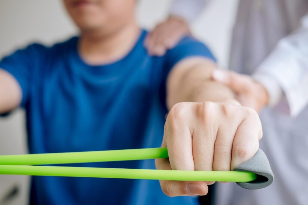 Początki nowoczesnej fizjoterapii można datować na początek XX wieku, kiedy to głównie stosowano masaż i gimnastykę leczniczą